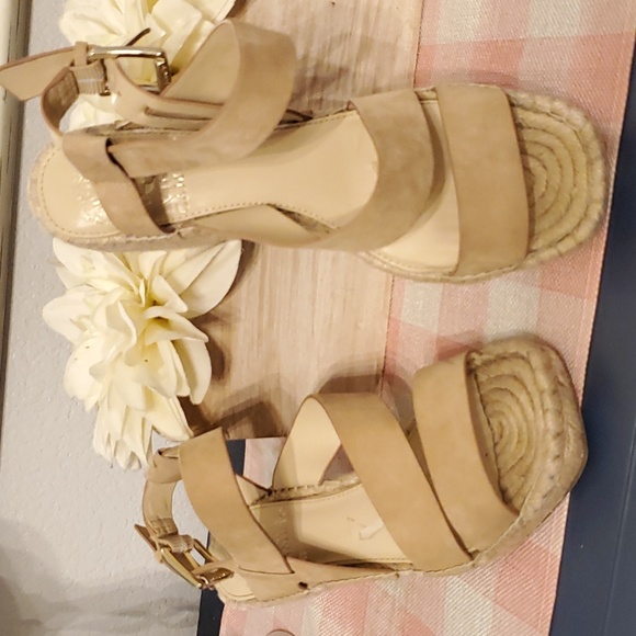 Vince Camuto wedges Nude Suede 7.5 strappy - Picture 3 of 8